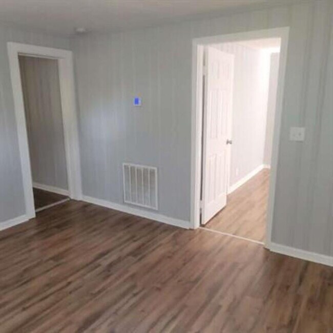 Building Photo - 303 Butler St