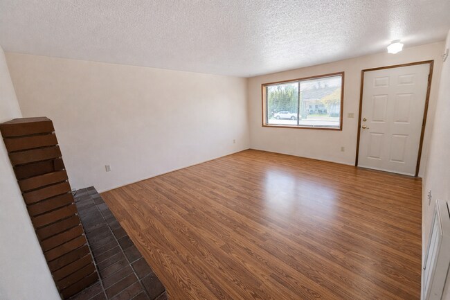 Building Photo - HANS01