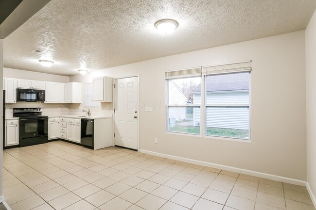 Building Photo - 2670 Patrick Henry Ave