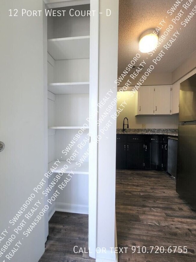 Building Photo - 12 D Port W Ct