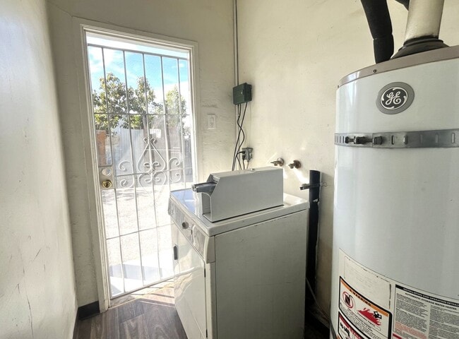 Building Photo - 1 bed, 1 bath located in Corona!