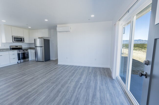 Building Photo - 6211 Poppy Blvd