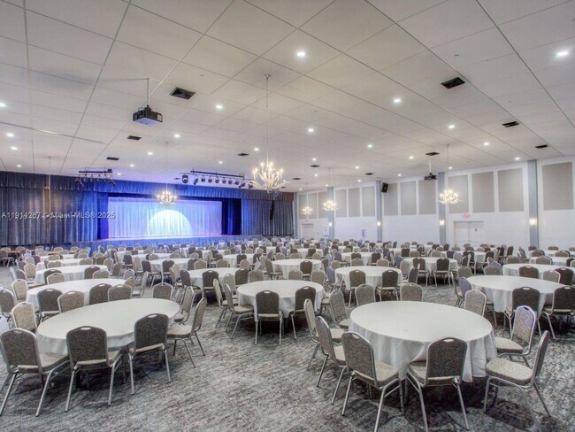 Building Photo - 16521 Blatt Blvd