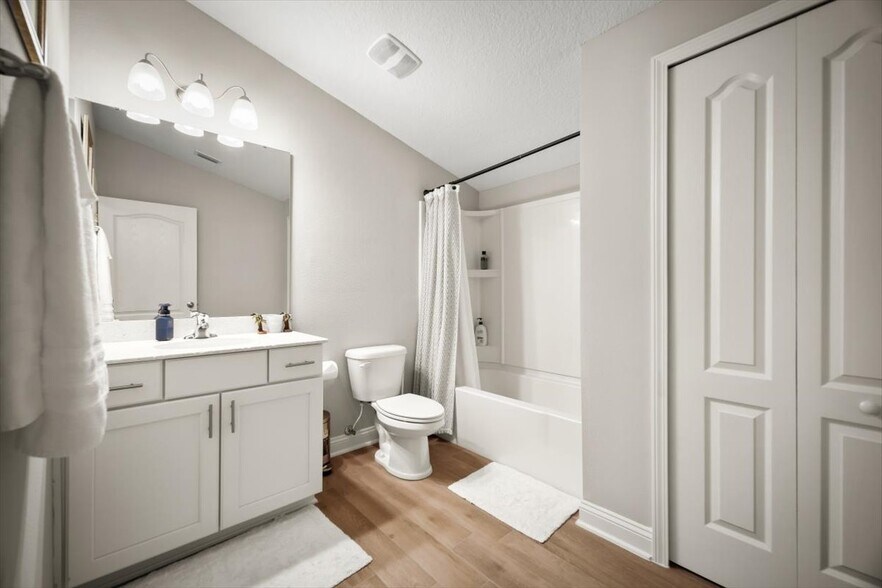Building Photo - 2941 Oak Stream Dr