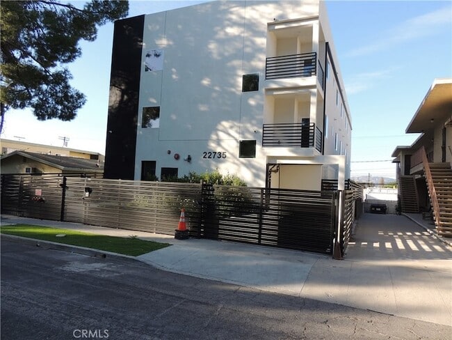 Building Photo - 22735 Del Valle St