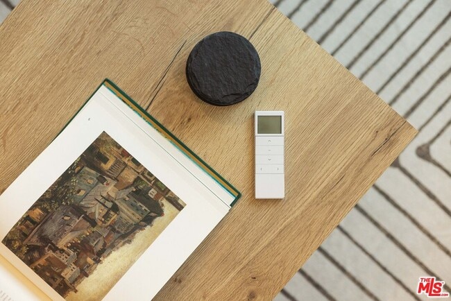 Building Photo - 1313 Ocean Front Walk