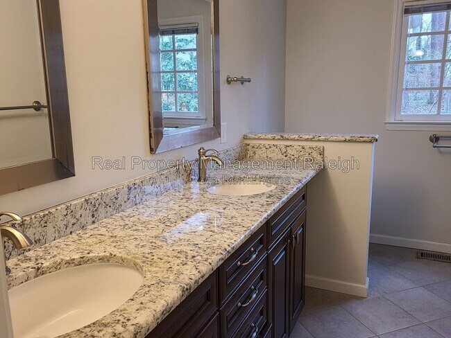 Building Photo - 4709 Worchester Pl
