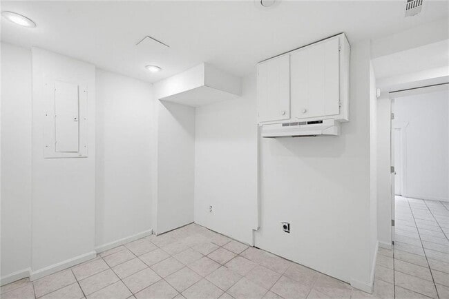 Building Photo - 445 Forest Hills Dr