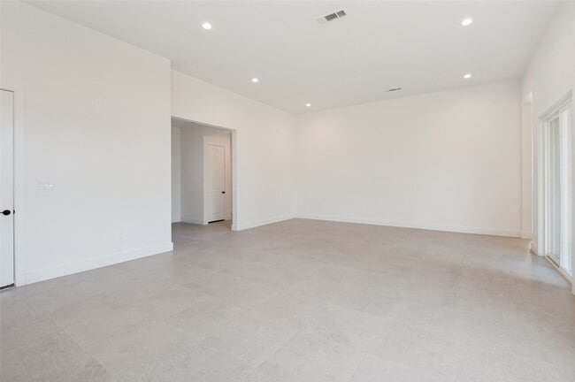 Building Photo - 2654 Mt View Dr