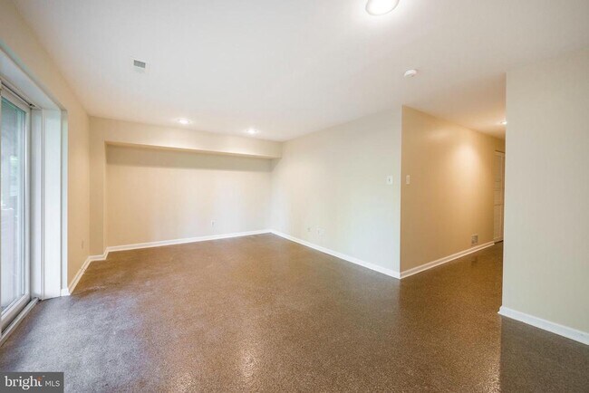 Building Photo - 3930 Gatehouse Lane