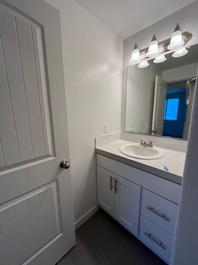 Building Photo - 3 Bedroom 2 Bath Forest Grove OR