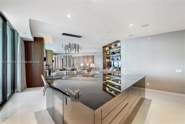 Building Photo - 18555 Collins Ave