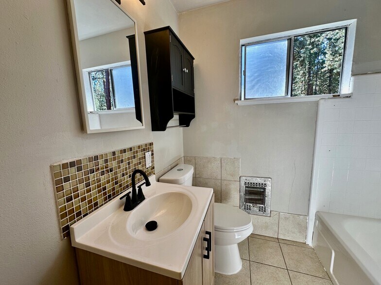 Bathroom - 3310 Treehaven Dr