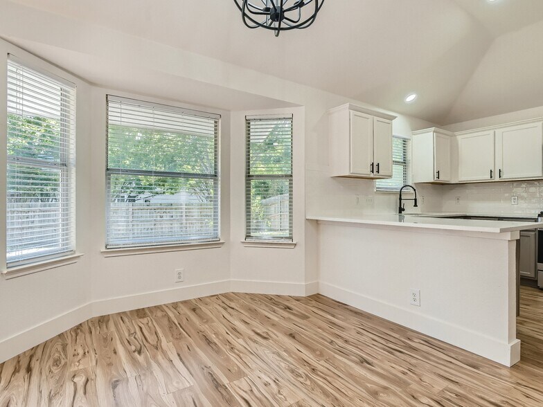 Building Photo - 116 Meadowside Dr
