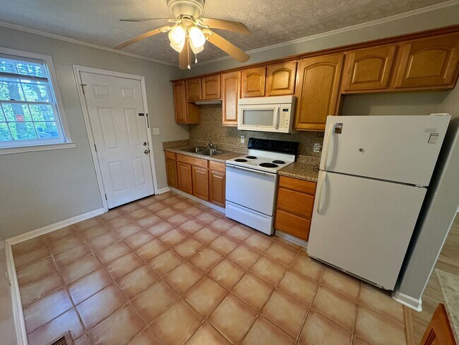 Building Photo - Milledge Ave Ext 1693/1695