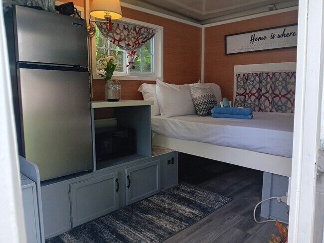 Building Photo - 80 Perkins Ave