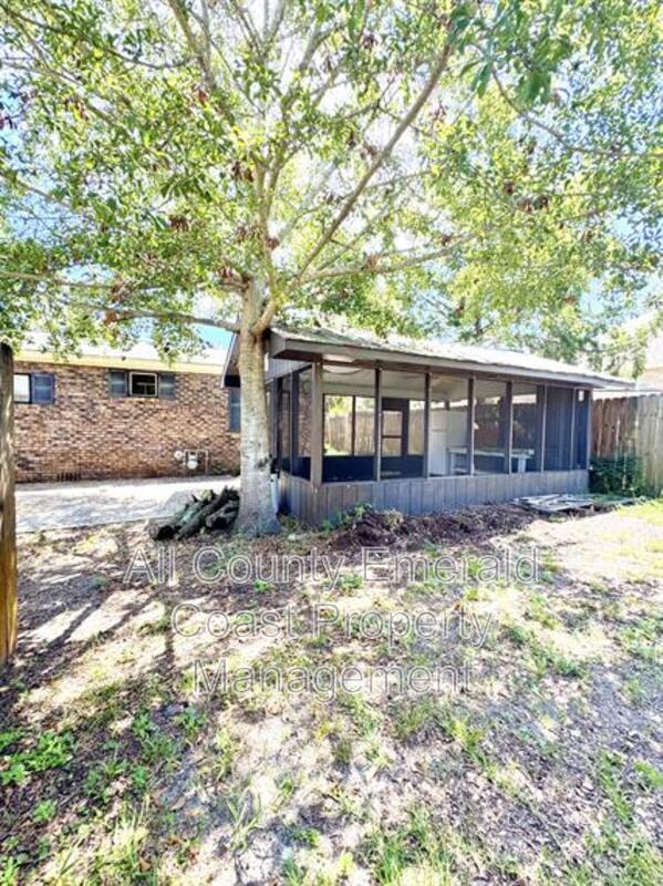 Building Photo - 733 Beach Dr