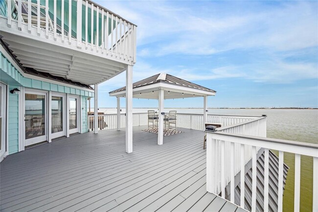 Building Photo - 1322 Outrigger St