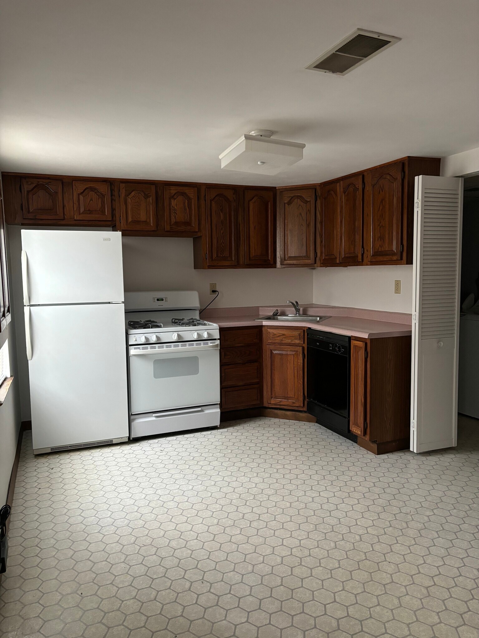 Building Photo - 912 Highland Ave