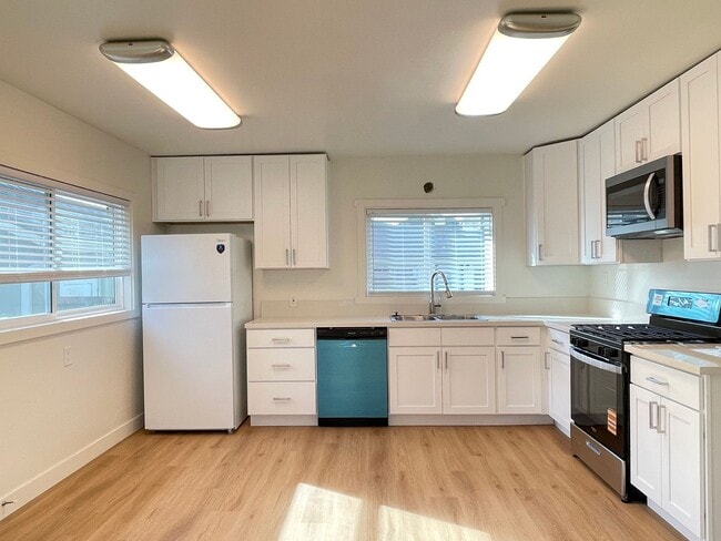 Building Photo - G22500E