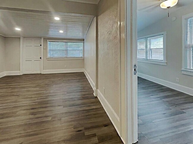 Building Photo - 3734 Burlington Ave N