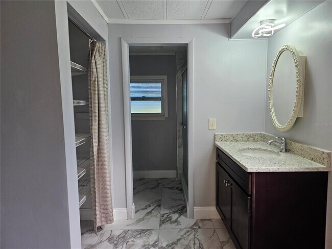 Building Photo - 354 Ivanhoe Cir