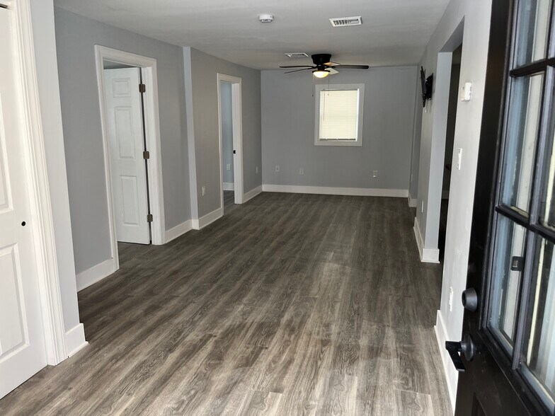 Building Photo - 2 New York Ave