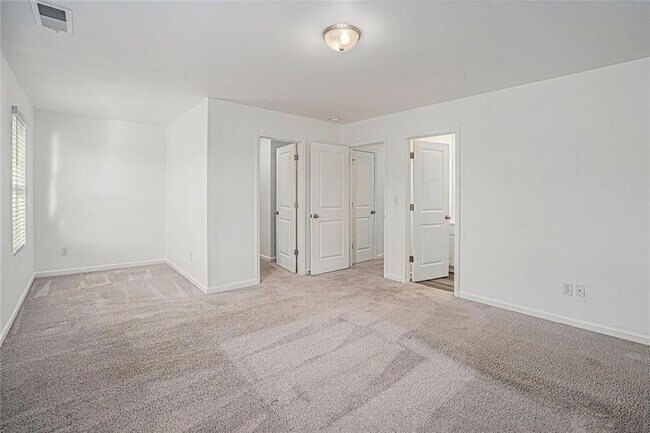 Building Photo - 308 Penn Sta Wy