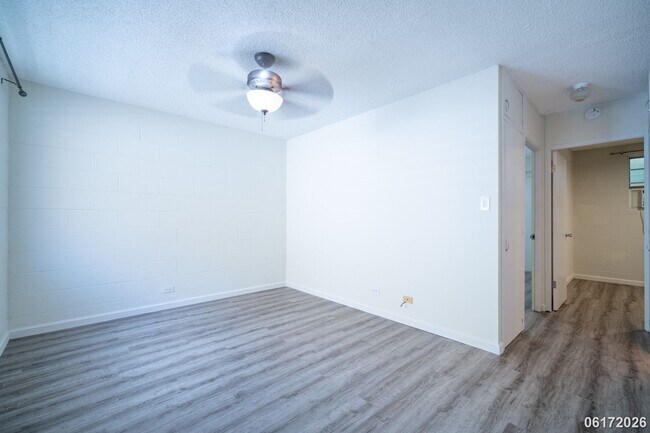 Building Photo - $2,100 / 2br - 2BED 1 BATH CONDO ON KAPIOLANI BLVD