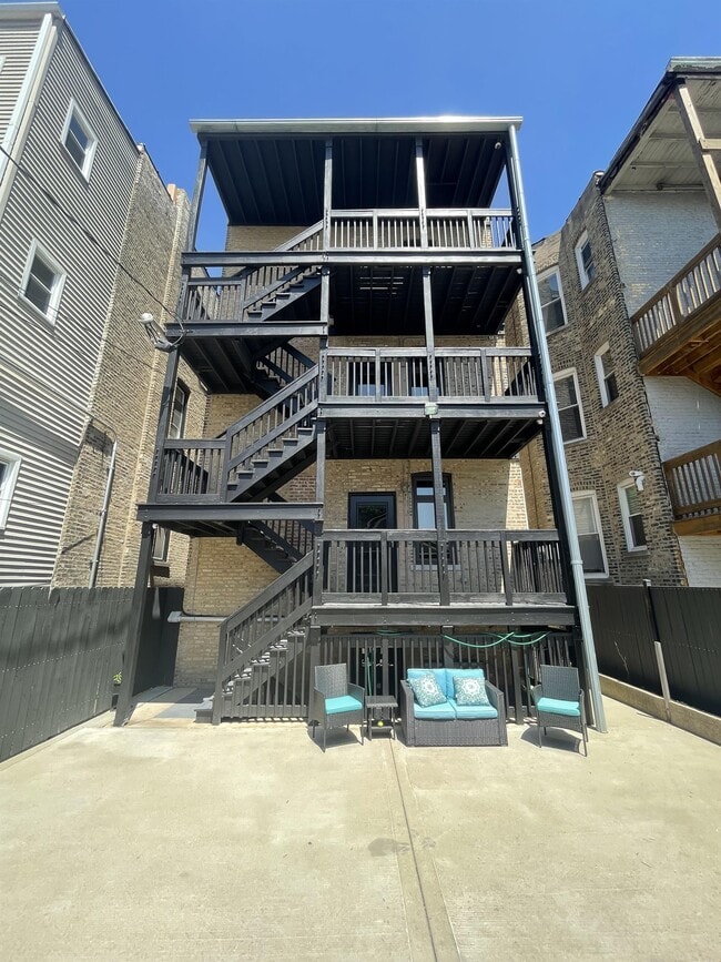 Building Photo - 3321 W Pierce Ave