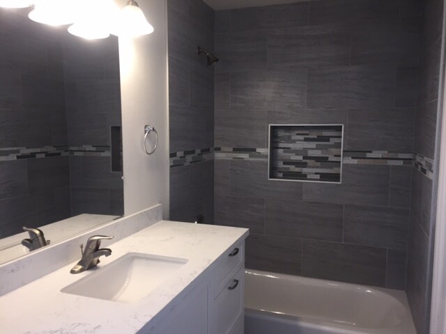 Building Photo - 255 W 220th St