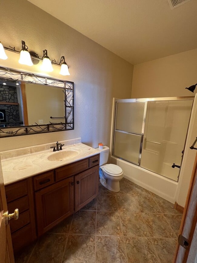 Building Photo - 1124 Alta Vista Dr