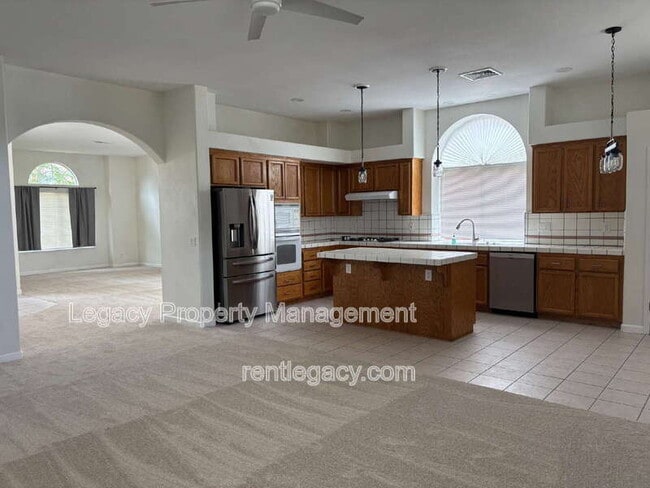 Building Photo - 3031 Daggett Dr