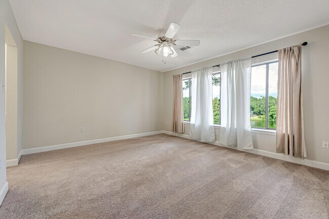 Building Photo - 208 Southlake Ct