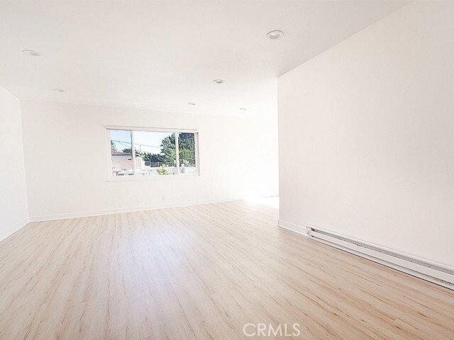 Building Photo - 2027 Vista Del Mar Ave