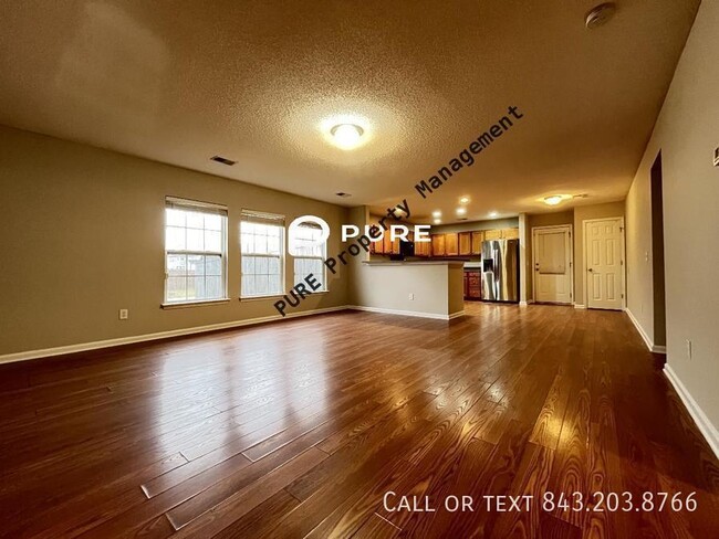 Building Photo - Beautiful 3 Bedroom 2 Bathroom One-Story P...