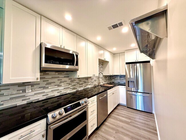 Building Photo - Palm Springs Villas 2 - Unfurnished - Long Term - End unit