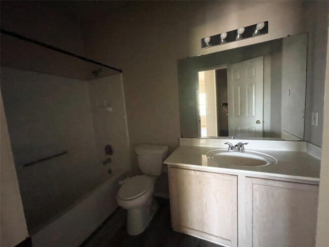 Building Photo - 1506 Amarylis Dr