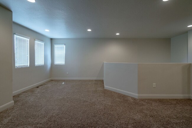 Building Photo - Stunning Home with 4 beds/2.5 baths and 3-Car Garage in Mulberry Estates