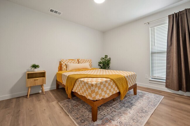 Building Photo - Modern 3BR Retreat Near TTU | Stylish Fully Furnished Home with Spacious Backyard
