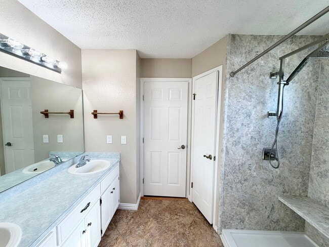 Building Photo - 3 Bedroom 2 Bath in Midway ISD