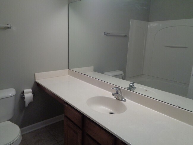 Building Photo - 1336 Green Oaks Ln