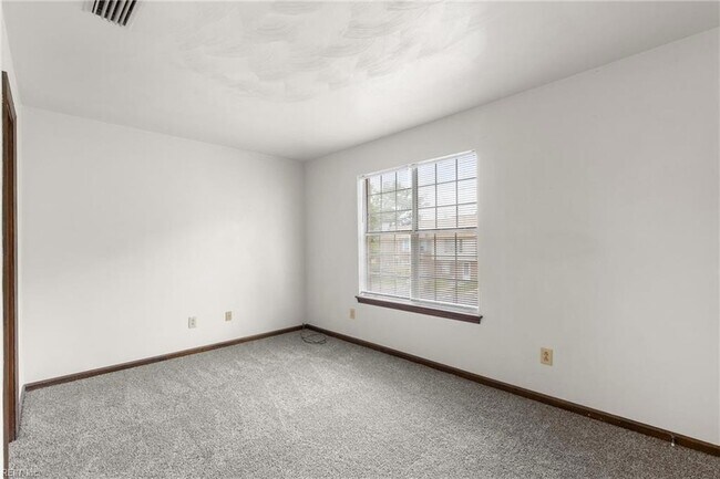 Building Photo - 935 Still-Harbor Cir