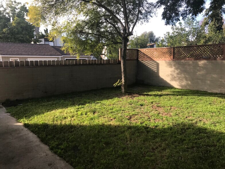 Private back yard - 6980 Adams Ave