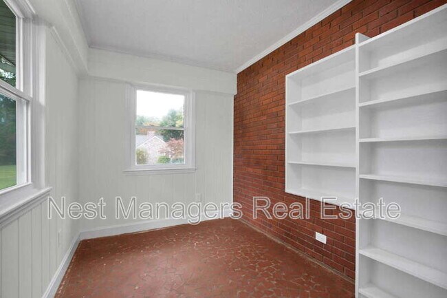 Building Photo - 301 Fairfield Rd