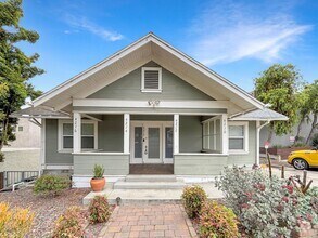 Building Photo - Charming 2BD/1BA Condo in University Heigh...