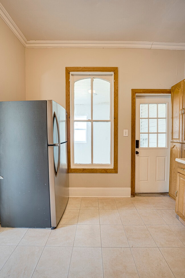 Building Photo - 373 Cedar St