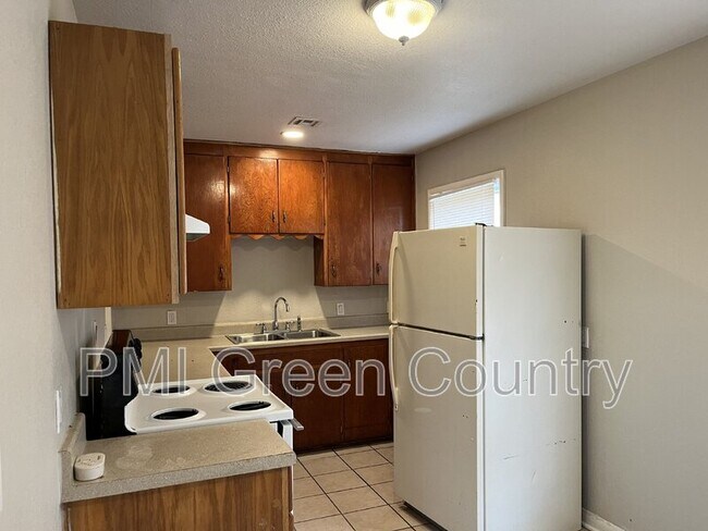 Building Photo - 4416 N Detroit Pl