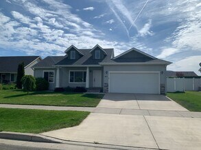 Building Photo - Broadmoore Estates Rancher