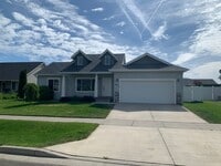 Building Photo - Broadmoore Estates Rancher